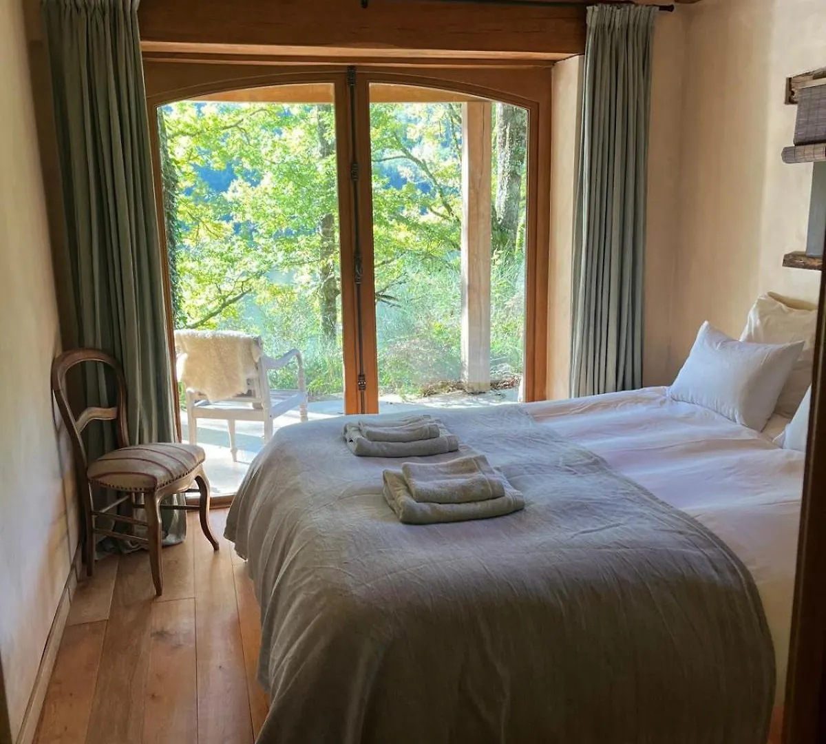 Private Estate With 3 Lake Houses, Sauna & Hot-Tub Castelnau-de-Mandailles 0*,